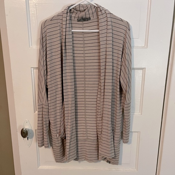 Striped foundation wrap - Picture 3 of 3